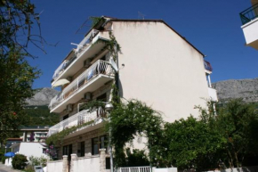 Apartments by the sea Podgora, Makarska - 13216